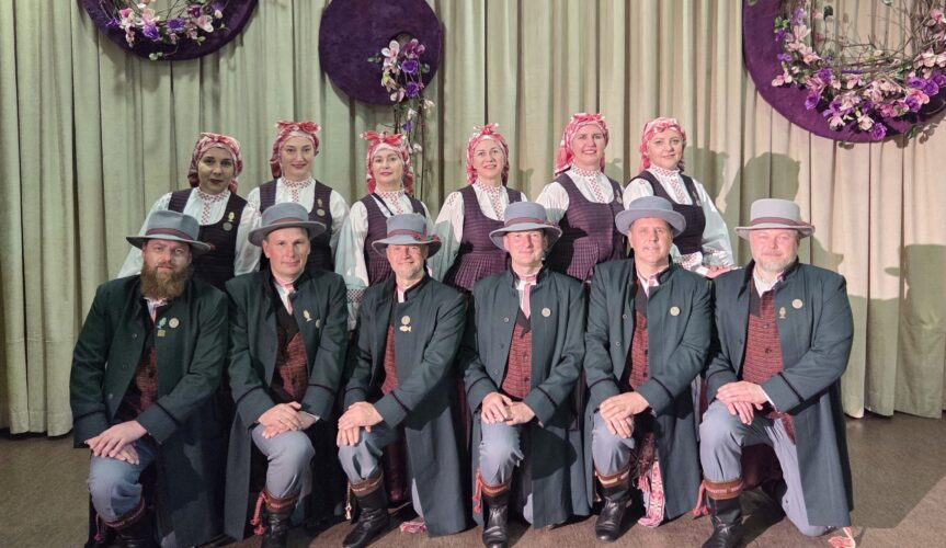 Vyresniųjų liaudiškų šokių grupė „Okata“