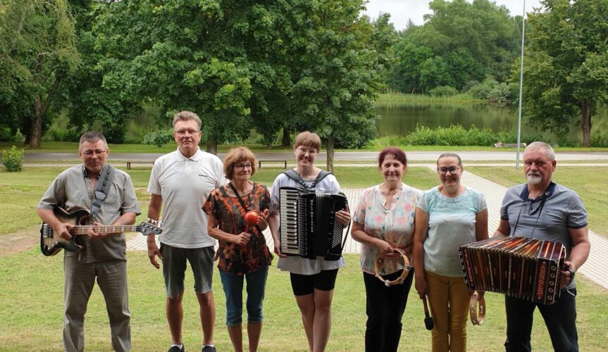 Vokalinė – instrumentinė grupė „Šės tas“
