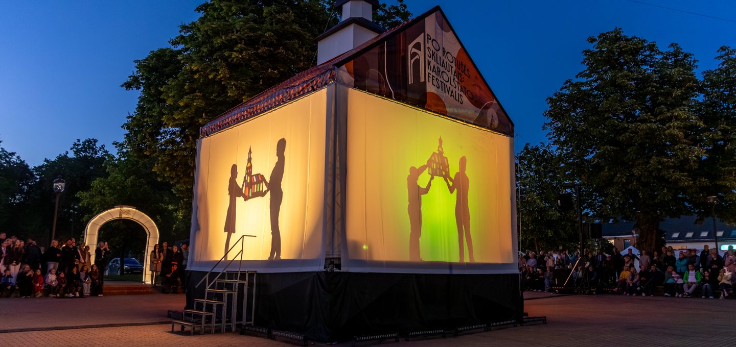 Pirmą kartą rengiamo Karolštato festivalio metu atgimė Kretingos miesto rotušė