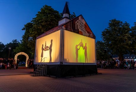 Pirmą kartą rengiamo Karolštato festivalio metu atgimė Kretingos miesto rotušė